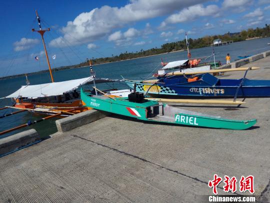 圖為被救助的菲律賓漁民的漁船。 中交公路規(guī)劃設(shè)計(jì)院有限公司 攝